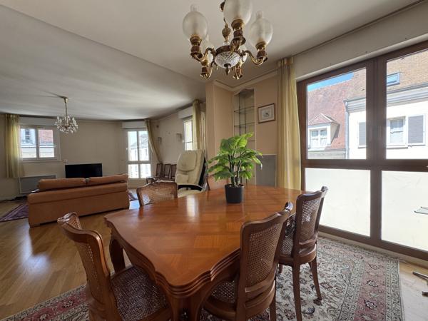 Appartement
         4 pièces
        - 89 m² 450 000 € *