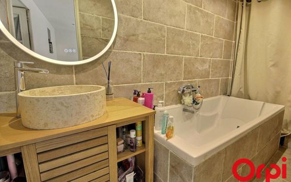 Appartement à vendre    3 pièces • 45,91 m2 Marseille 16