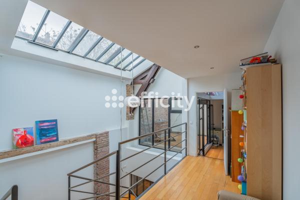 Maison
         6 pièces
        - 200 m² Bien prestige 750 000 € *