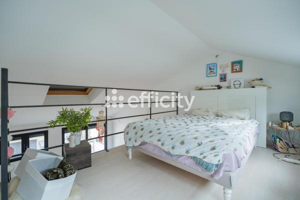 Maison
         6 pièces
        - 200 m² Bien prestige 750 000 € *