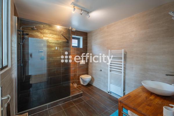 Maison
         6 pièces
        - 200 m² Bien prestige 750 000 € *