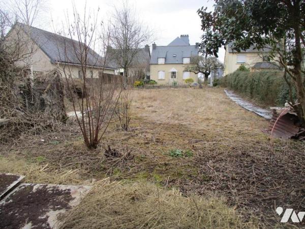 TERRAIN CONSTRUCTIBLE DE 369 m² ENVIRON : CARHAIX