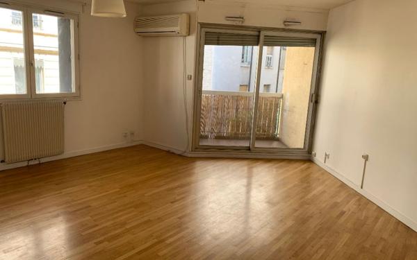 Appartement à louer    1 pièce •  Lyon 7