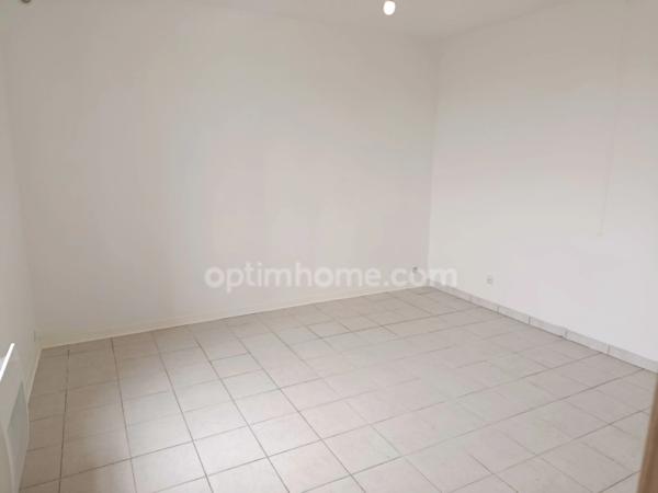 Maison- 3 pièces avec jardin et grand garage