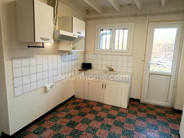 Maison- 3 pièces avec jardin et grand garage