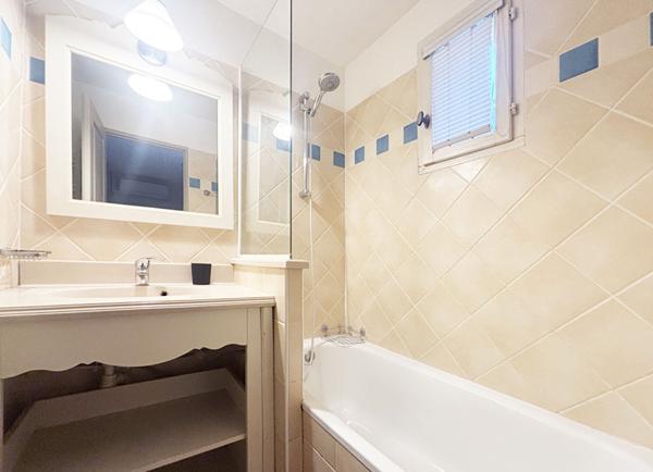 Exclusivité ERA, Charmante maison avec jardin au coeur du Golf de Pont Royal