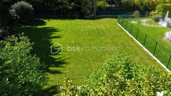 Terrain de 1 212 m²