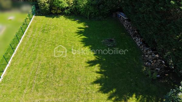 Terrain de 1 212 m²