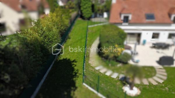 Terrain de 1 212 m²