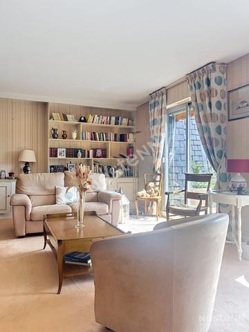 Appartement Saint Cyr Sur Loire 135.76 m2 avec terrasse et garage