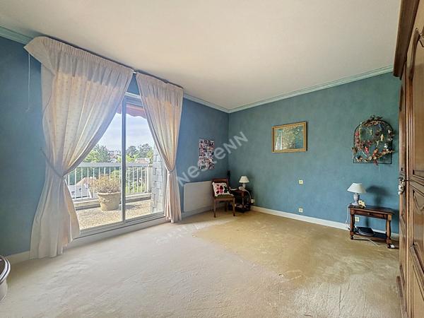 Appartement Saint Cyr Sur Loire 135.76 m2 avec terrasse et garage
