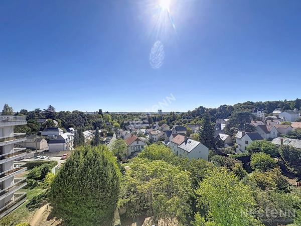 Appartement Saint Cyr Sur Loire 135.76 m2 avec terrasse et garage