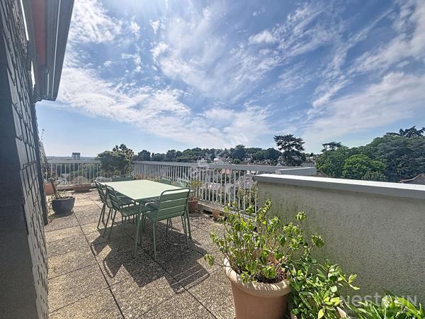 Appartement Saint Cyr Sur Loire 135.76 m2 avec terrasse et garage