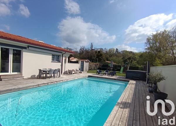 Maison 5 pièces de 114 m² à Bassens (33530)
