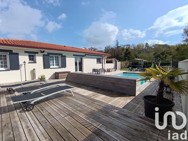 Maison 5 pièces de 114 m² à Bassens (33530)