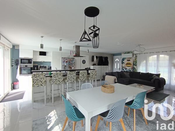 Maison 5 pièces de 114 m² à Bassens (33530)