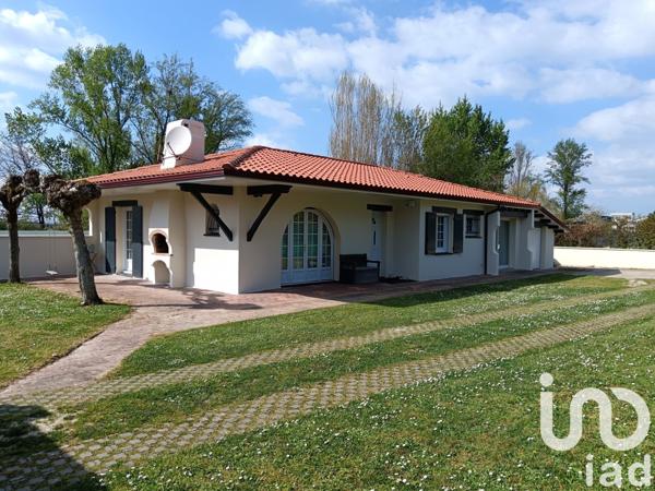 Maison 5 pièces de 114 m² à Bassens (33530)