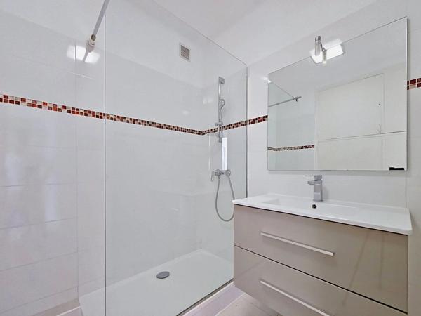 Vente                                                      Appartement
                        
                     2 pièces                      37 m2                     à Cannes