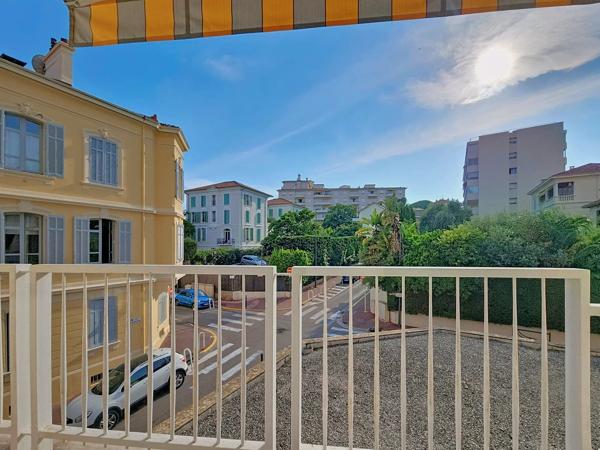Vente                                                      Appartement
                        
                     2 pièces                      37 m2                     à Cannes