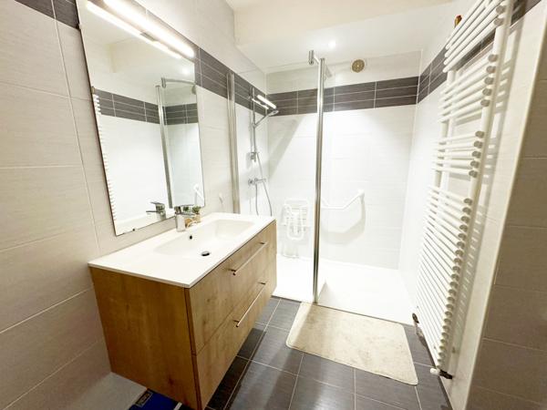 Maison indépendante jardin arboré, 4 chambres, garage, quartier calme, toutes commodités à 5 min