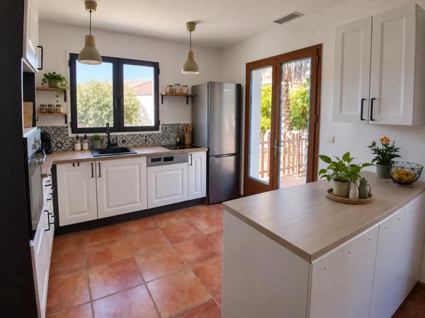 PORTIRAGNES- Villa 4 faces de plain-pied – 5 chambres, piscine et jardin intimiste