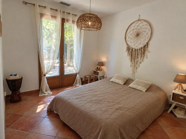 PORTIRAGNES- Villa 4 faces de plain-pied – 5 chambres, piscine et jardin intimiste