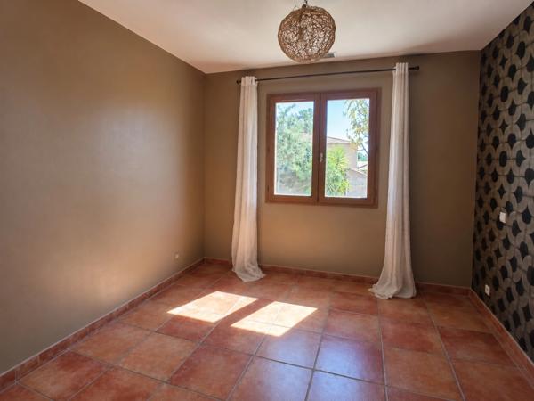 PORTIRAGNES- Villa 4 faces de plain-pied – 5 chambres, piscine et jardin intimiste