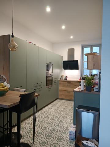 Avignon (84000) Avignon centre, maison / immeuble, 3 niveaux, entièrement rénové