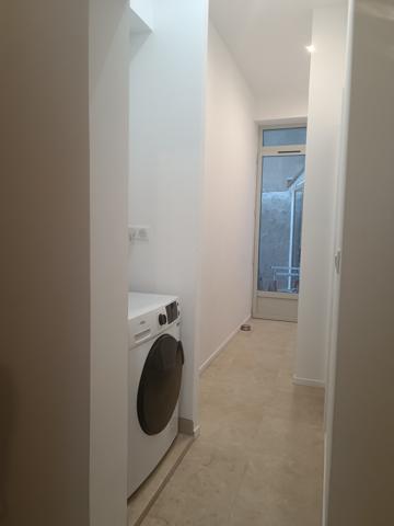 Avignon (84000) Avignon centre, maison / immeuble, 3 niveaux, entièrement rénové