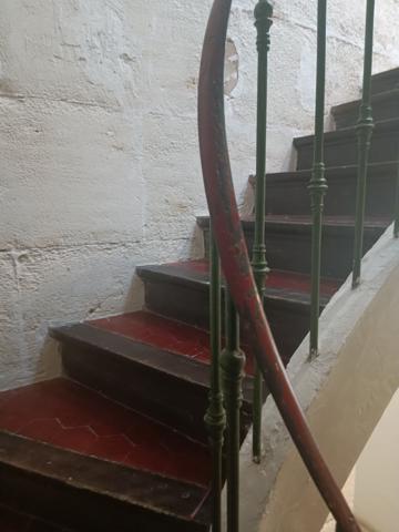 Avignon (84000) Avignon centre, maison / immeuble, 3 niveaux, entièrement rénové