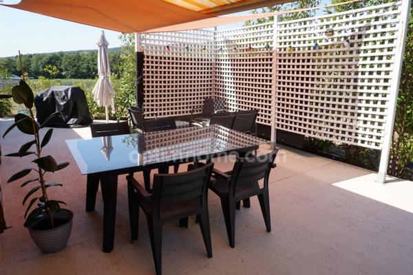 Maison à vendre avec 4 chambres, véranda et garage double à 8 km de Rioz
