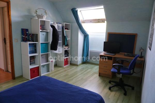 Maison à vendre avec 4 chambres, véranda et garage double à 8 km de Rioz