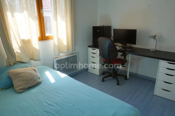 Maison à vendre avec 4 chambres, véranda et garage double à 8 km de Rioz