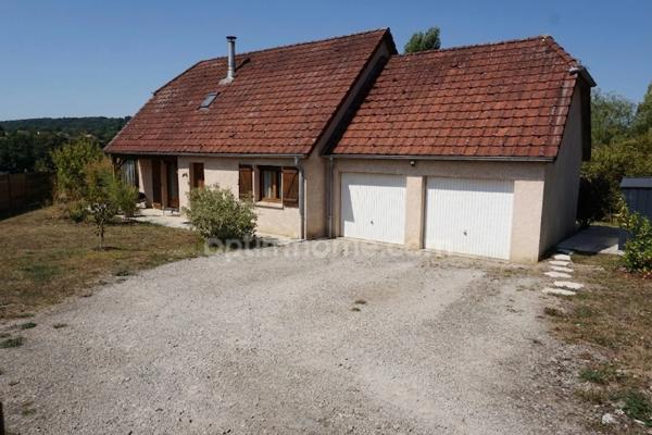 Maison à vendre avec 4 chambres, véranda et garage double à 8 km de Rioz