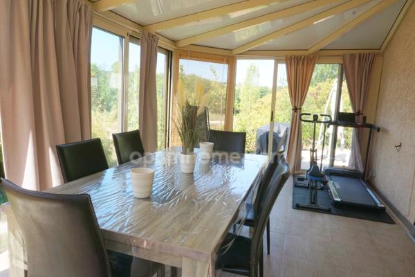 Maison à vendre avec 4 chambres, véranda et garage double à 8 km de Rioz