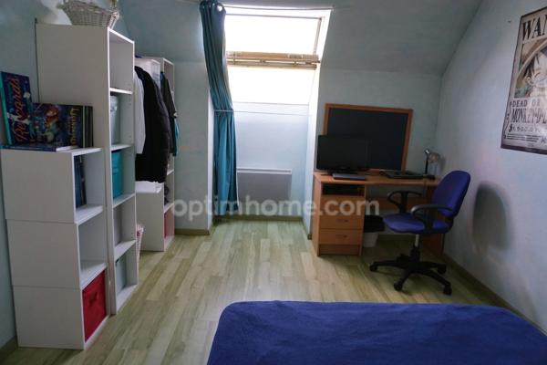 Maison à vendre avec 4 chambres, véranda et garage double à 8 km de Rioz