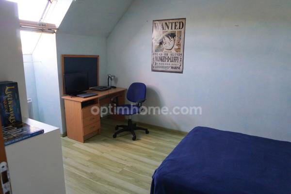 Maison à vendre avec 4 chambres, véranda et garage double à 8 km de Rioz