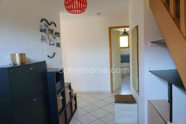 Maison à vendre avec 4 chambres, véranda et garage double à 8 km de Rioz