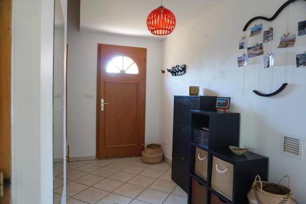 Maison à vendre avec 4 chambres, véranda et garage double à 8 km de Rioz