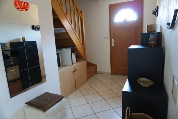 Maison à vendre avec 4 chambres, véranda et garage double à 8 km de Rioz