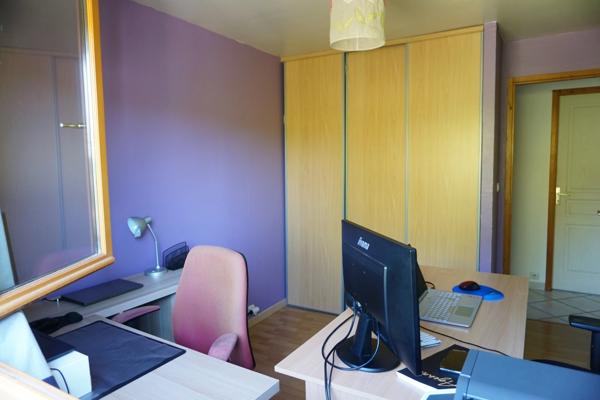 Maison à vendre avec 4 chambres, véranda et garage double à 8 km de Rioz