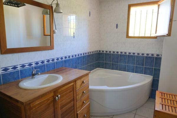 Maison à vendre avec 4 chambres, véranda et garage double à 8 km de Rioz