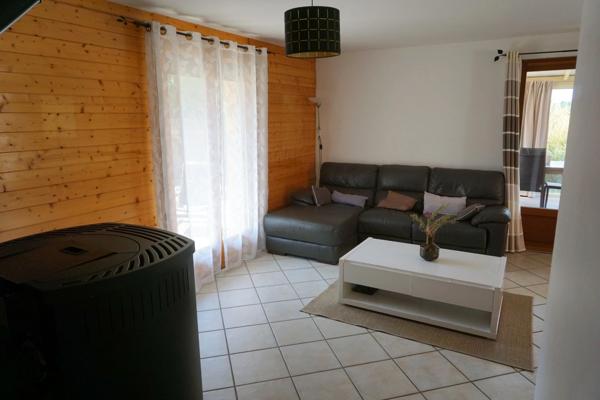 Maison à vendre avec 4 chambres, véranda et garage double à 8 km de Rioz