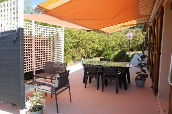 Maison à vendre avec 4 chambres, véranda et garage double à 8 km de Rioz