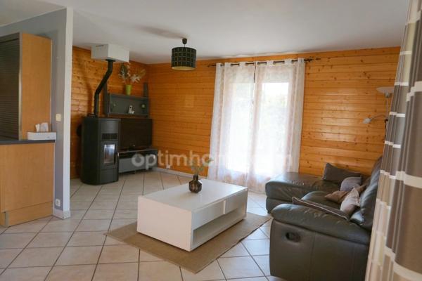 Maison à vendre avec 4 chambres, véranda et garage double à 8 km de Rioz