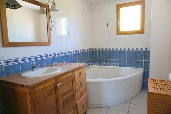 Maison à vendre avec 4 chambres, véranda et garage double à 8 km de Rioz