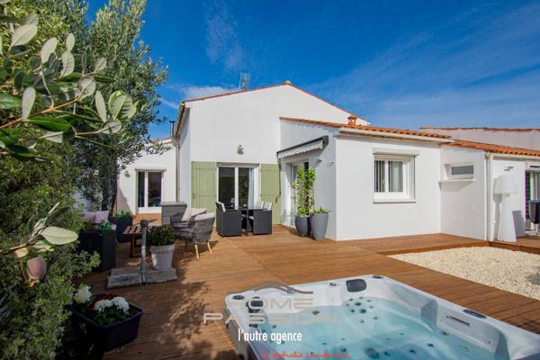 BREUILLET CENTRE - MAISON DE CHARME DE PLAIN PIED ENTIEREMENT RENOVEE