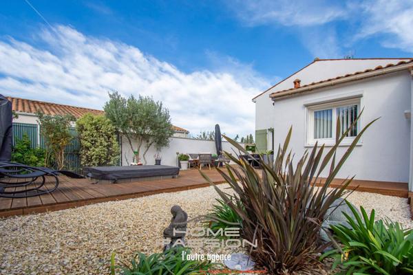 BREUILLET CENTRE - MAISON DE CHARME DE PLAIN PIED ENTIEREMENT RENOVEE