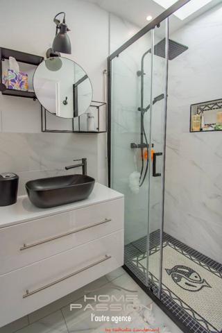 BREUILLET CENTRE - MAISON DE CHARME DE PLAIN PIED ENTIEREMENT RENOVEE