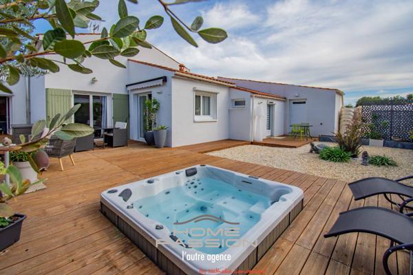 BREUILLET CENTRE - MAISON DE CHARME DE PLAIN PIED ENTIEREMENT RENOVEE